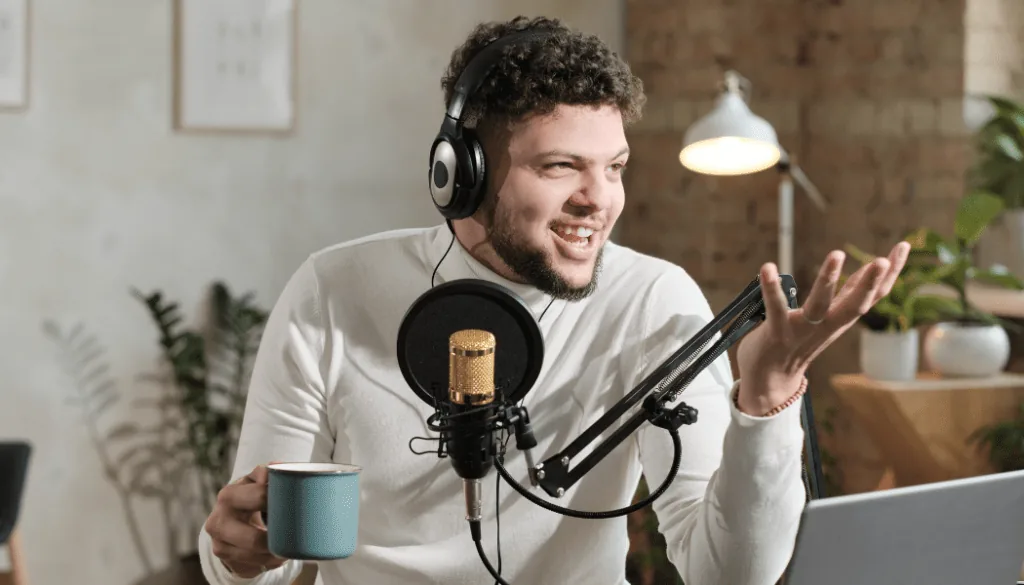 5 podcasturi în franceză